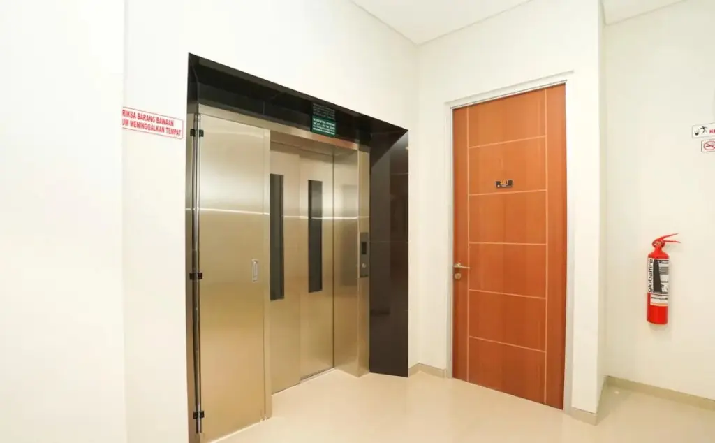 Сурабая: Graha 8 Syariah by Oyo Rooms