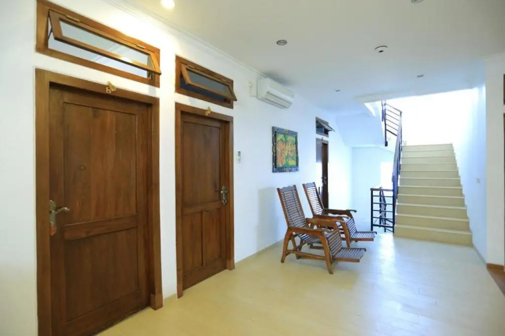 Джокьякарта: RedDoorz Plus near Lempuyangan Station 4