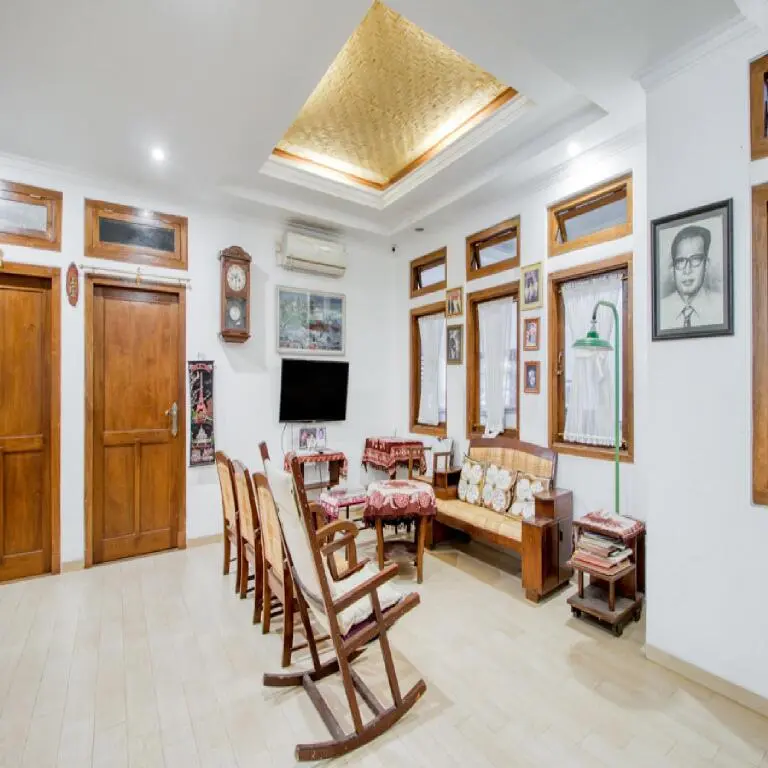 Джокьякарта: RedDoorz Plus near Lempuyangan Station 4