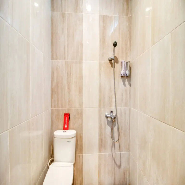 Джокьякарта: RedDoorz Plus near Lempuyangan Station 4