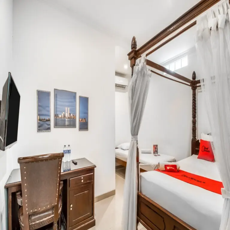 Джокьякарта: RedDoorz Plus near Lempuyangan Station 4