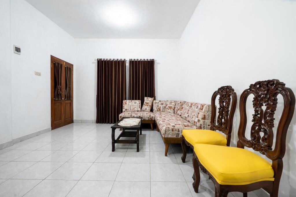 Депок: OYO 2098 Homestay KK