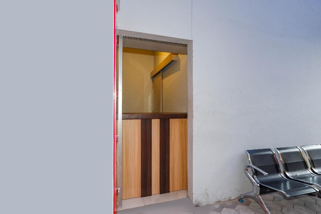 Суракарта: OYO 2545 Maddava House