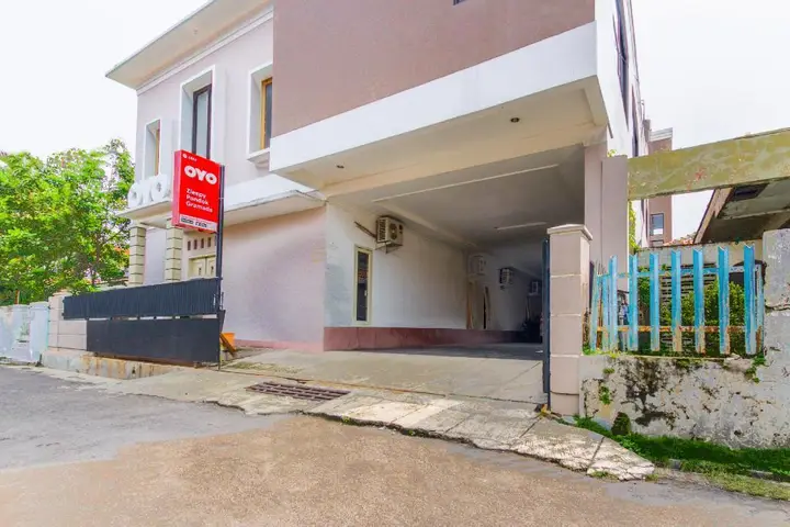 Чиребон: OYO 2883 Zleepy Pondok Gramada