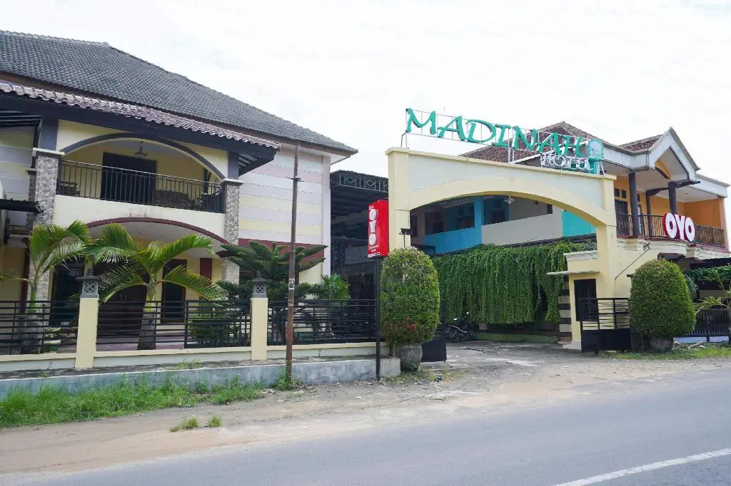 Памекасан: OYO 2715 Hotel Madinah Syariah