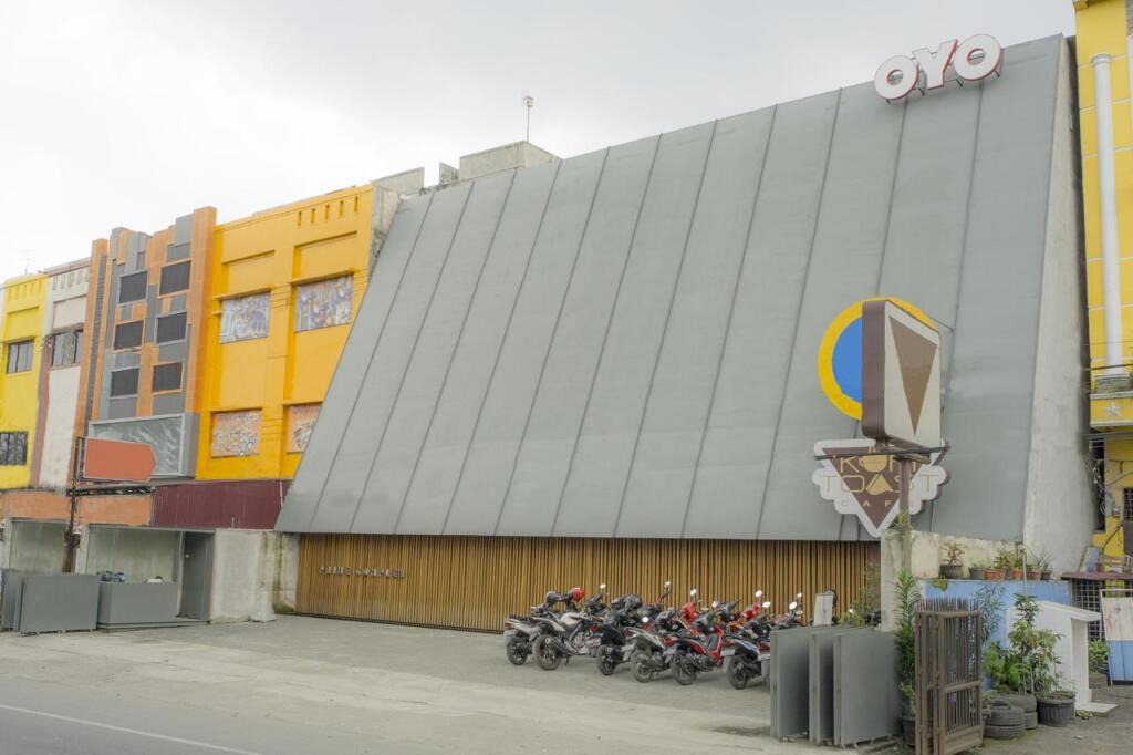 Медан: Oyo 2626 Syariah Harmoni Residence