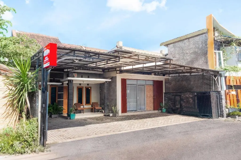Бангунтапан: OYO 2995 Oemah Sorowajan Homestay Syariah