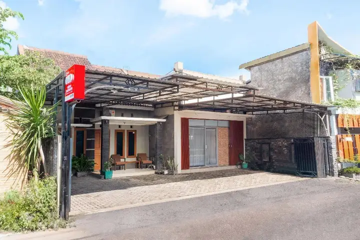 Бангунтапан: OYO 2995 Oemah Sorowajan Homestay Syariah