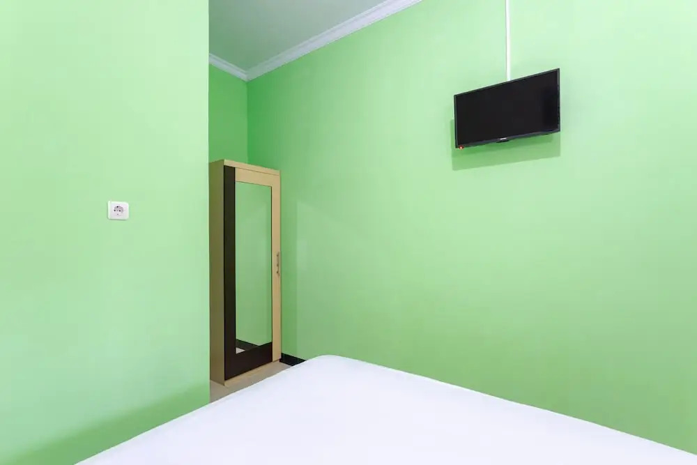 Вoнoсари: OYO Life 3003 Wisma Handayani Syariah