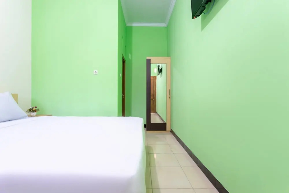 Вoнoсари: OYO Life 3003 Wisma Handayani Syariah