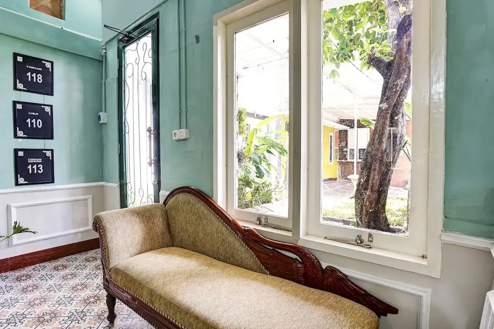 Сурабая: OYO Life 2929 Kost Sofie Syariah