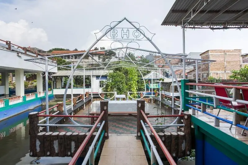Бандунг: Oyo 2996 Penginapan Villa Balong Bho
