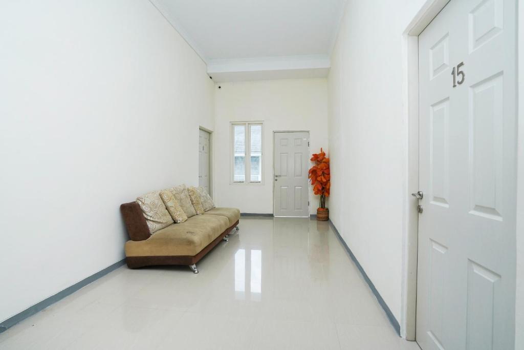 Сурабая: OYO 2968 Cahaya Residence Surabaya Near RSU National Hospital Kota Surabaya