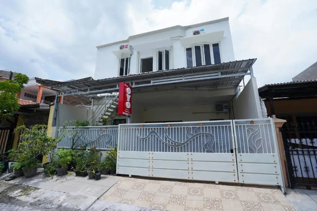 Сурабая: OYO 2968 Cahaya Residence Surabaya Near RSU National Hospital Kota Surabaya