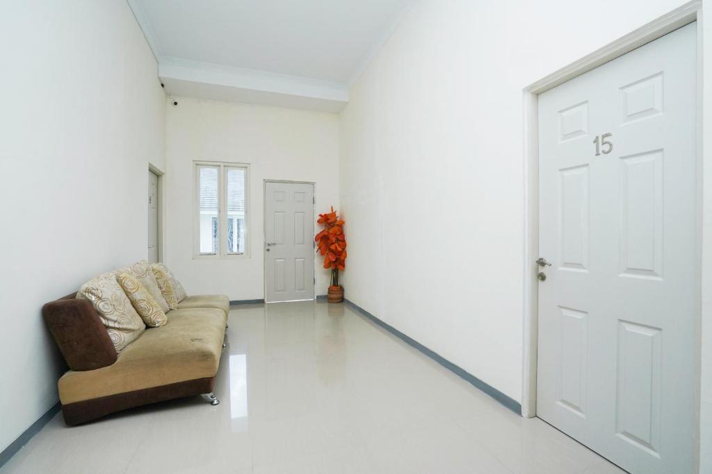 Сурабая: OYO 2968 Cahaya Residence Surabaya Near RSU National Hospital Kota Surabaya