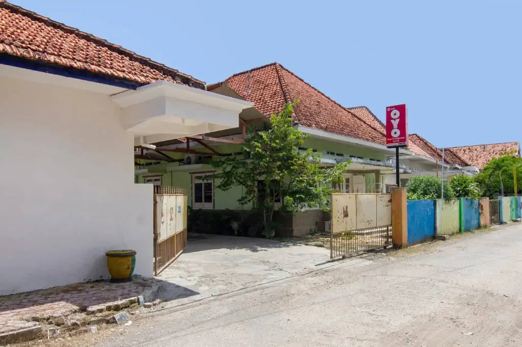 Памекасан: OYO 3027 Griya Temenggungan Syariah