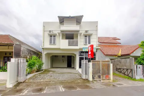 OYO 3083 D Kost 3 Syariah — фото 1