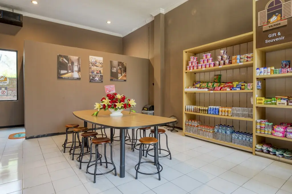 Маланг: RedDoorz Hostel near Malang Train Station 3