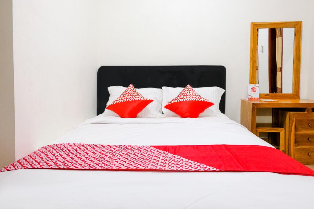 Маланг: OYO 2986 D and a Guesthouse Syariah And Rent Car