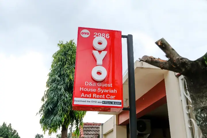 Маланг: OYO 2986 D and a Guesthouse Syariah And Rent Car