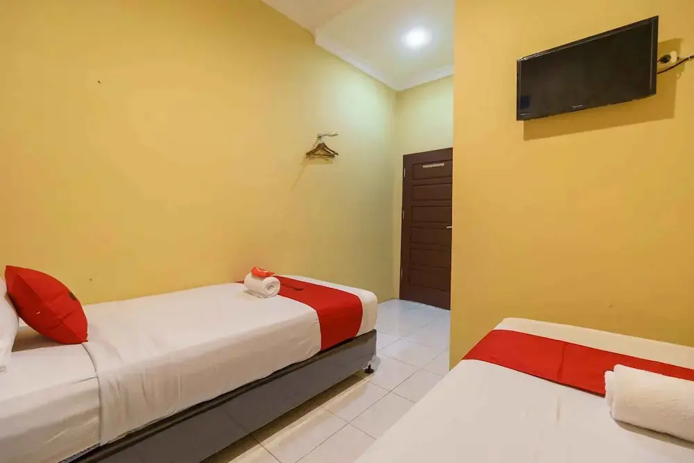 Букиттинги: RedDoorz Syariah near Jam Gadang Bukittinggi 2