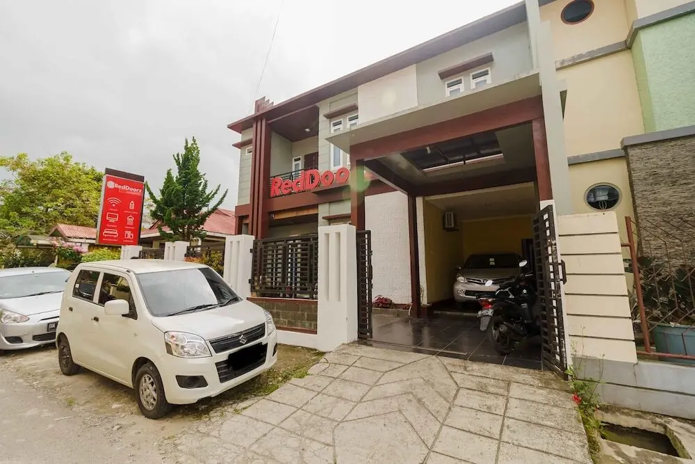 Букиттинги: RedDoorz Syariah near Jam Gadang Bukittinggi 2