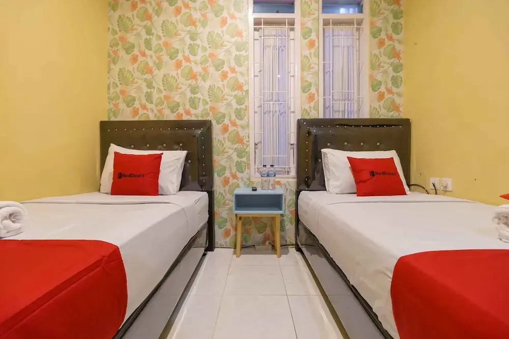 Букиттинги: RedDoorz Syariah near Jam Gadang Bukittinggi 2