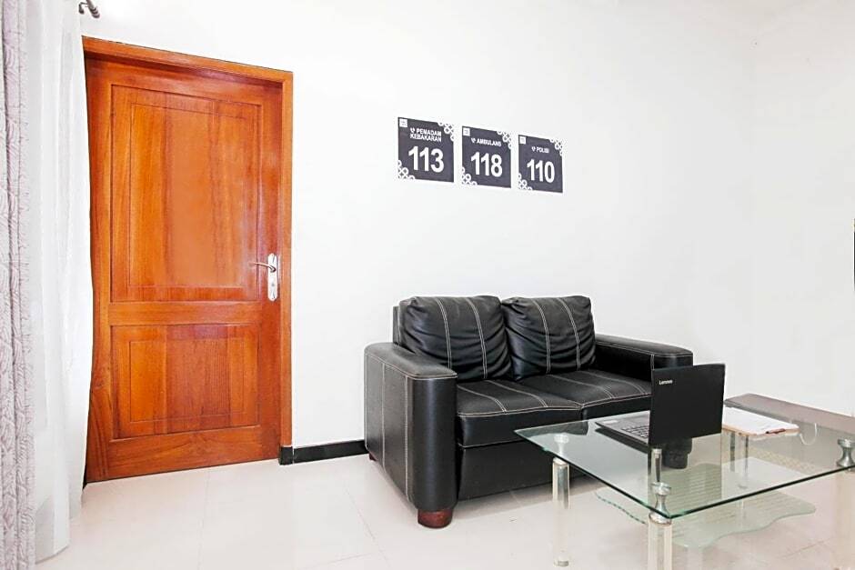 Маланг: OYO Life 3183 Kost Putri Biru Sigura-gura