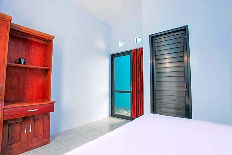 Маланг: OYO Life 3183 Kost Putri Biru Sigura-gura