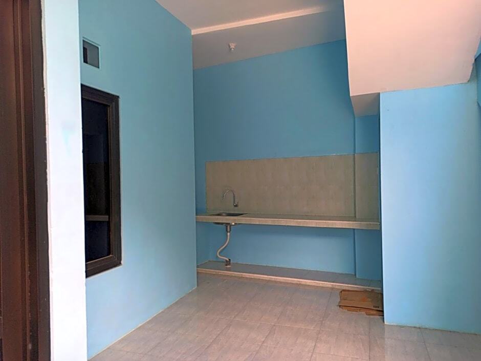 Маланг: OYO Life 3183 Kost Putri Biru Sigura-gura