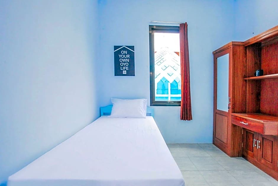 Маланг: OYO Life 3183 Kost Putri Biru Sigura-gura