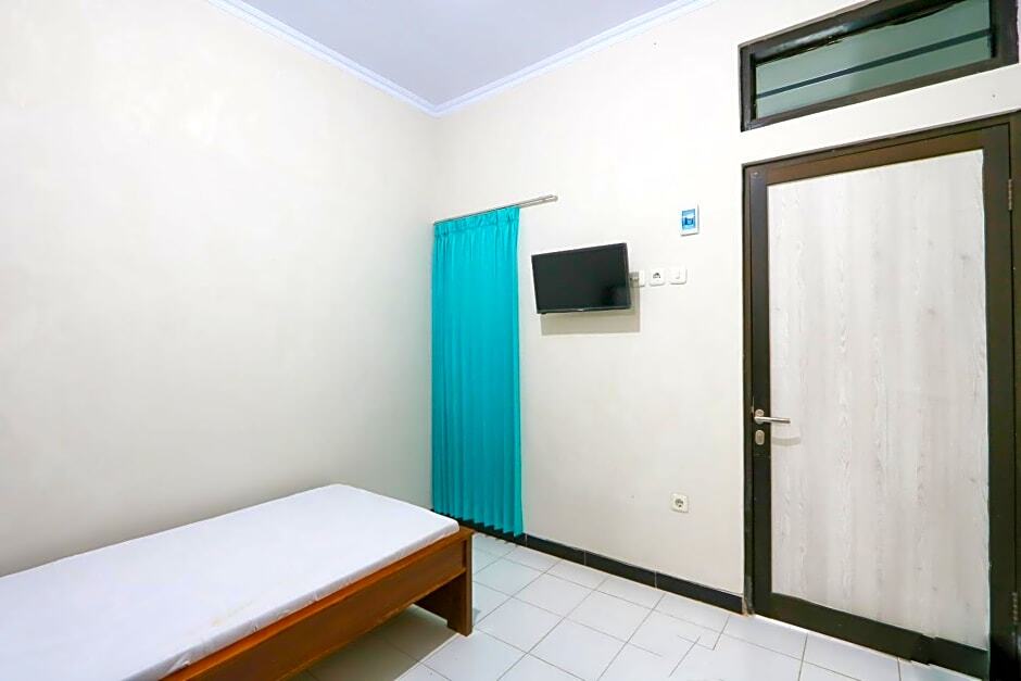 Джембер: OYO Life 3187 Kost Putri Bu Chris