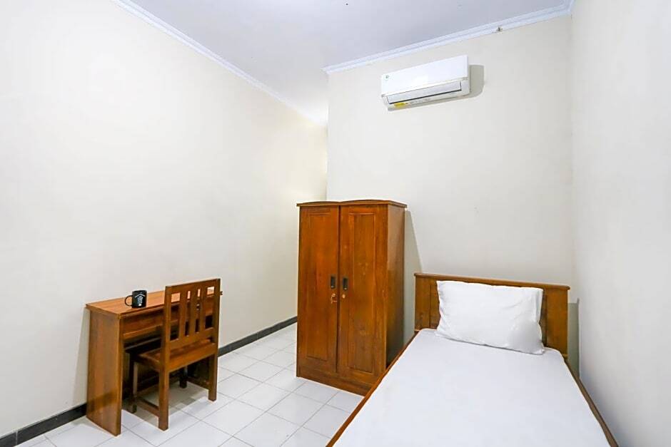 Джембер: OYO Life 3187 Kost Putri Bu Chris