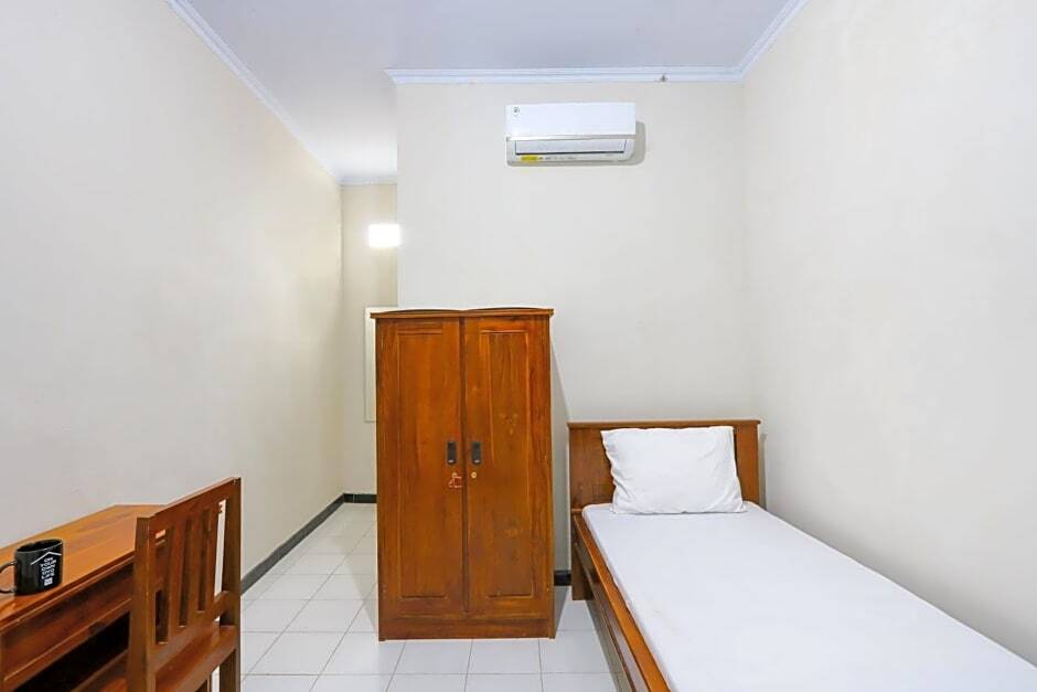 Джембер: OYO Life 3187 Kost Putri Bu Chris