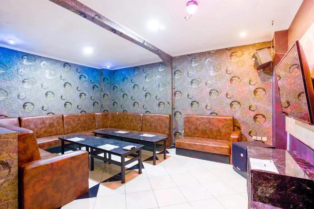 Чикаранг: RedDoorz near City Walk Lippo Cikarang