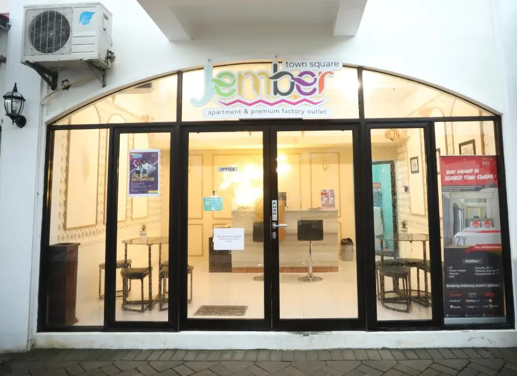 Джембер: CR 001 Jember Town Square Apartment