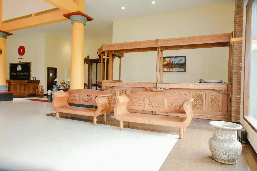 Бату: Capital O 892 Grand Pujon View Hotel And Resort