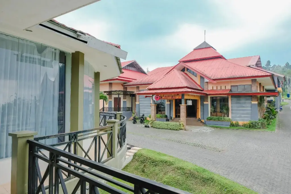 Бату: Capital O 892 Grand Pujon View Hotel And Resort