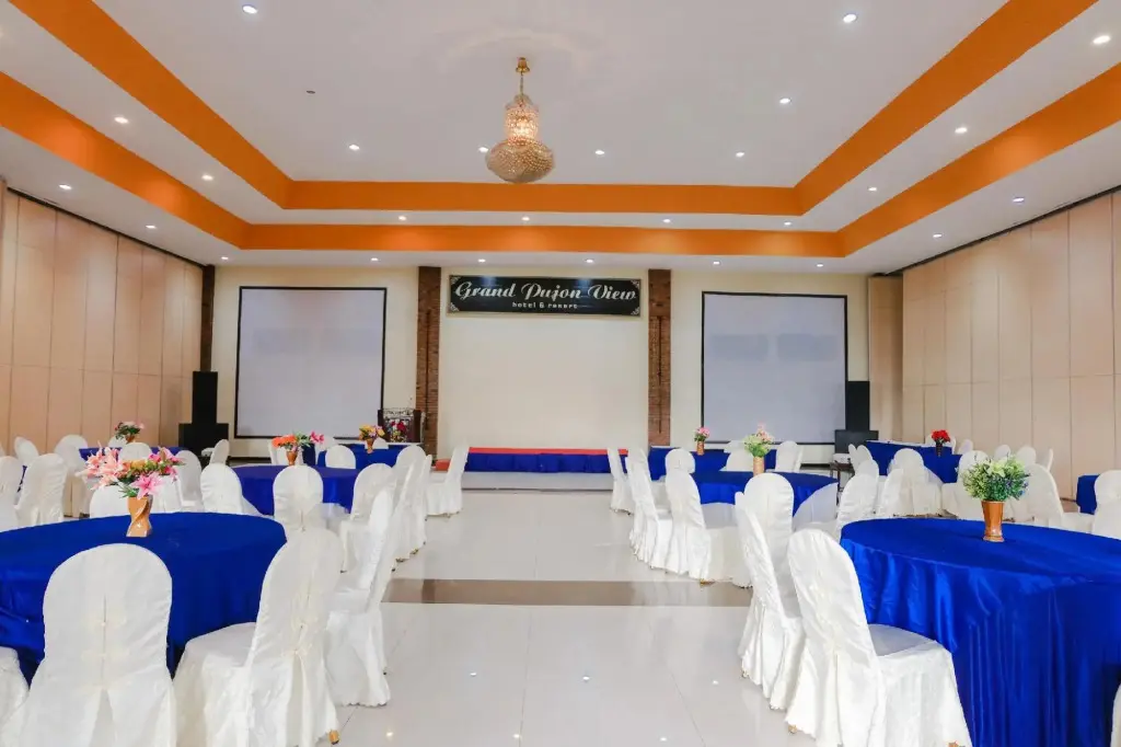 Бату: Capital O 892 Grand Pujon View Hotel And Resort