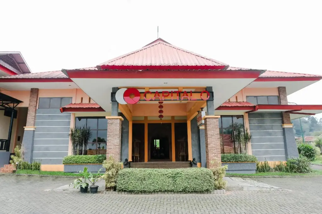 Бату: Capital O 892 Grand Pujon View Hotel And Resort