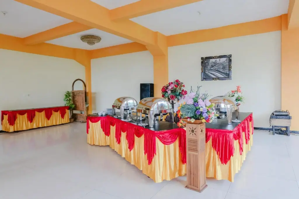 Бату: Capital O 892 Grand Pujon View Hotel And Resort