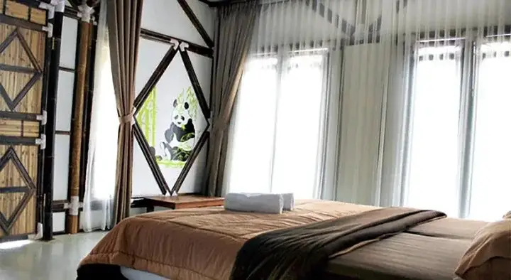 Паромпонг: Villa G8