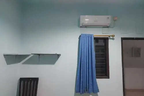 Джакарта: Kabin Kapsul Kayu Jati V Hostel