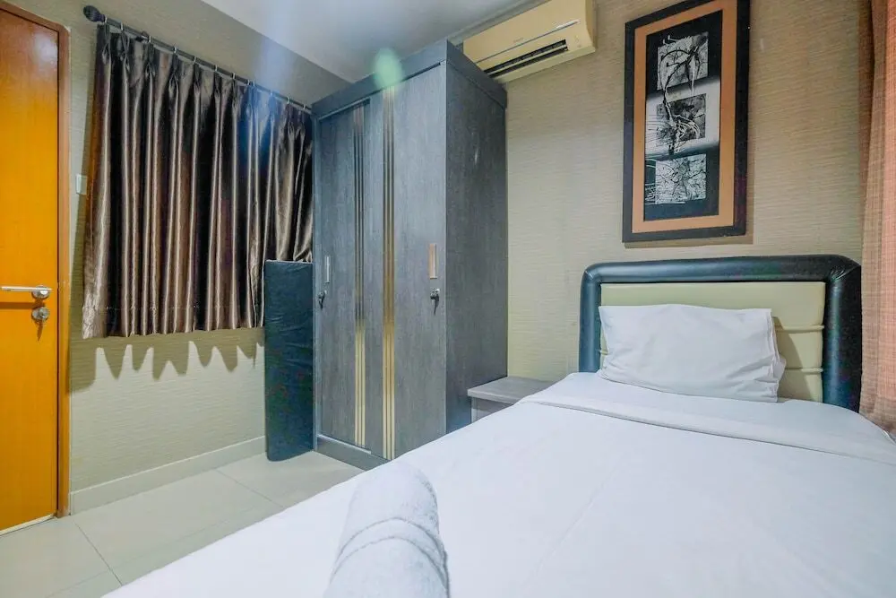 Джакарта: Premium 3BR Hampton's Park Apartment By Travelio