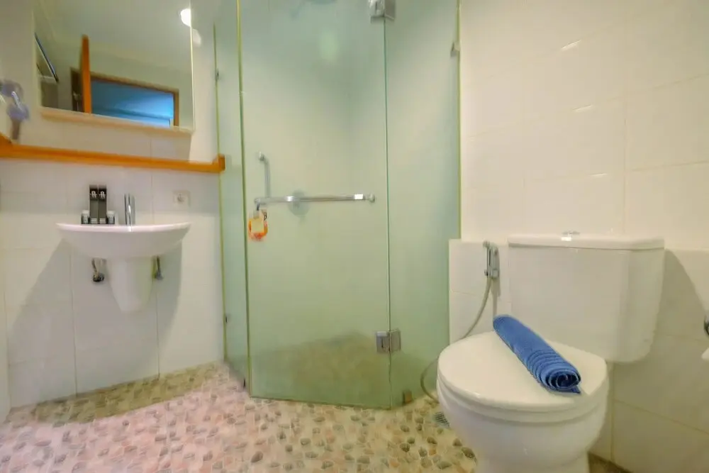 Джакарта: Premium 3BR Hampton's Park Apartment By Travelio