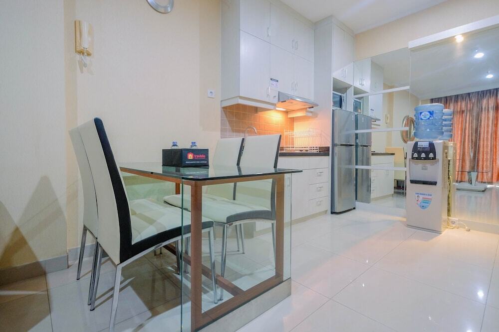 Джакарта: Chic And Cozy 2br Apartment at Hampton'S Park