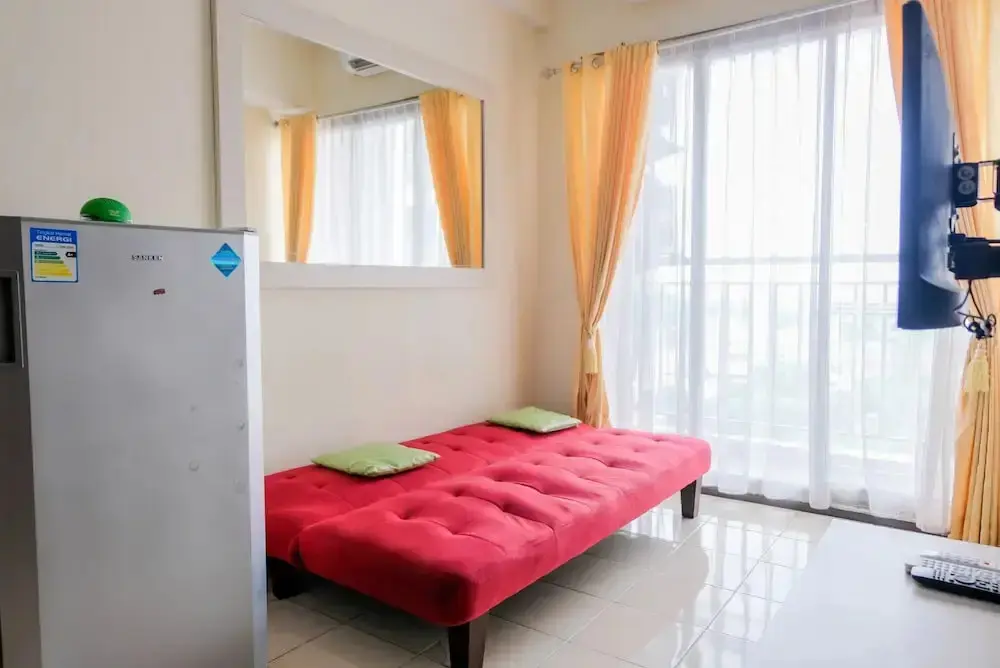 Южный Тангеранг: Homey 2BR at Serpong Greenview Apartment