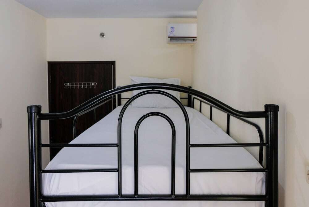 Южный Тангеранг: Homey 2BR at Serpong Greenview Apartment