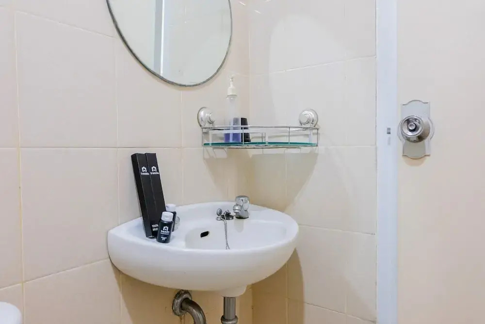 Южный Тангеранг: Homey 2BR at Serpong Greenview Apartment