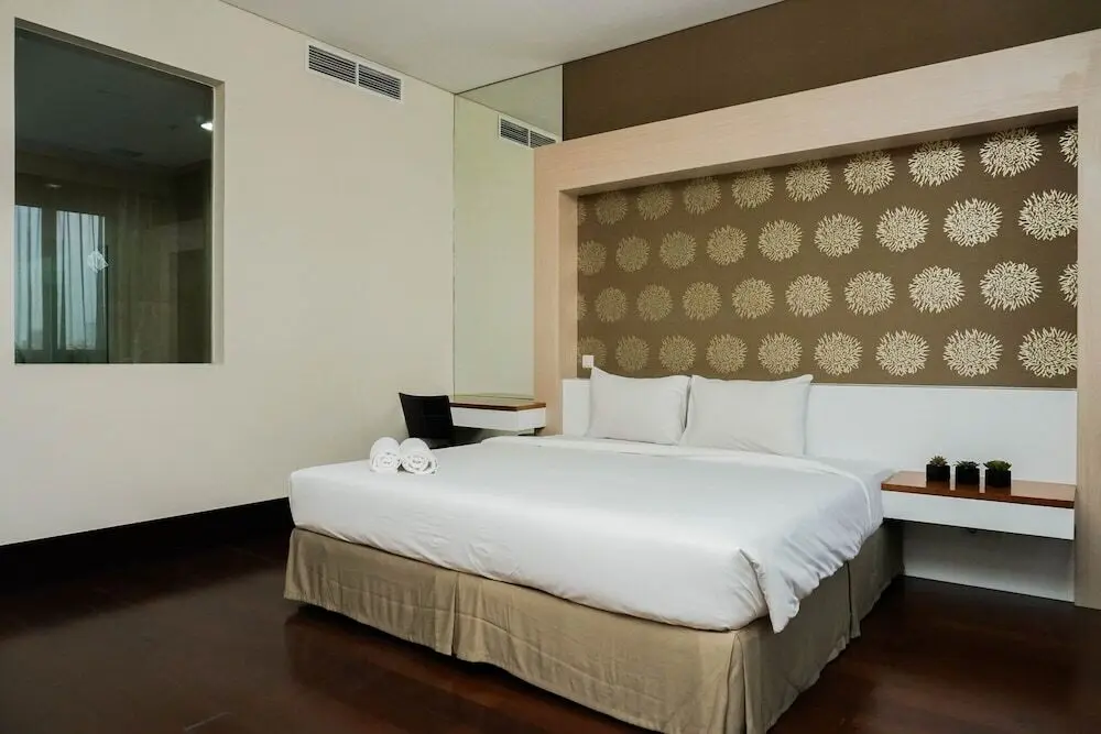 Джакарта: Exclusive and Spacious 3BR Apartment at Pearl Garden